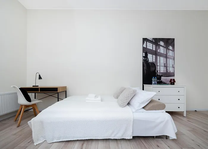 Polesie Charming By Bookinghost 罗兹